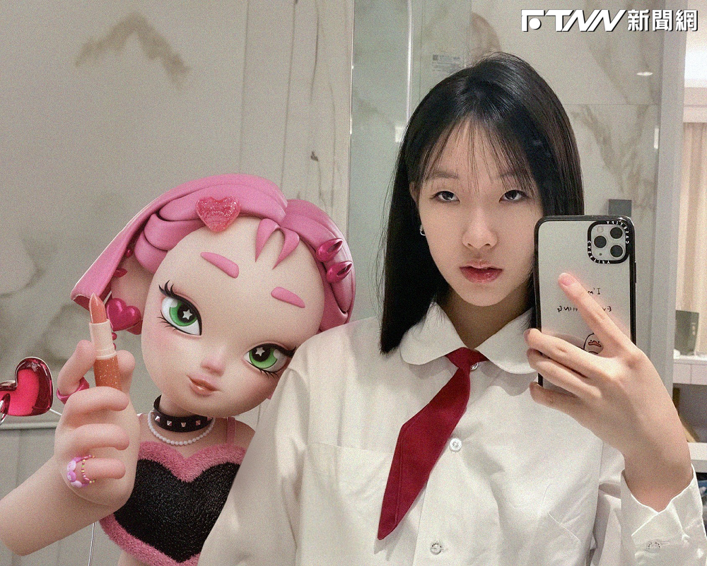 小S大女兒同框「虛擬網紅」　漫畫學院風扮相曝光